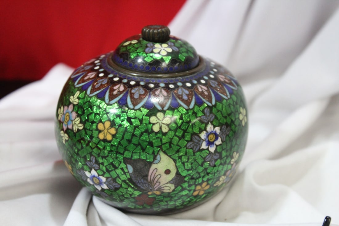 An Antique Japanese Cloisonne 3 Legged Jar - 6