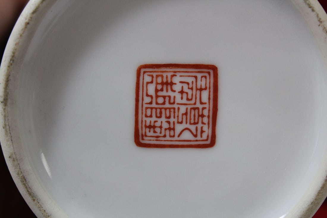 A Pair of Chinese Vases - 11