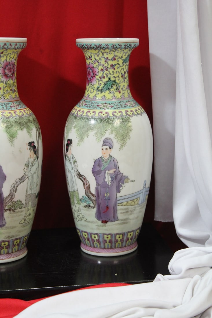 A Pair of Chinese Vases - 3