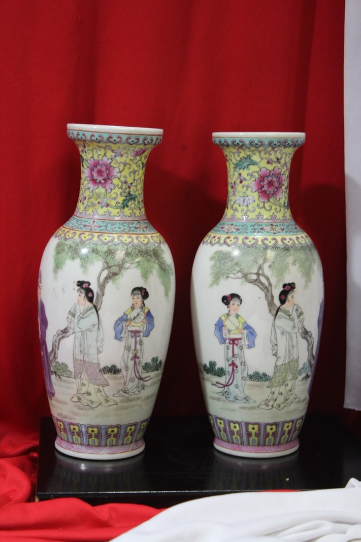 A Pair of Chinese Vases - 4