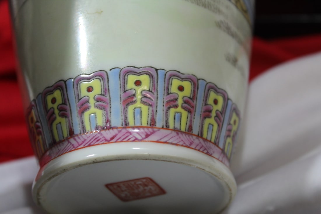 A Pair of Chinese Vases - 9