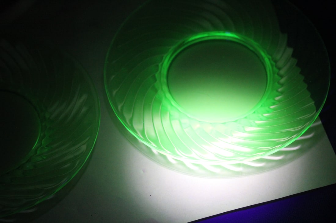 Lot of 2 Vaseline Glass Plates - 6