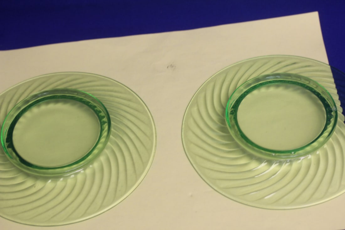 Lot of 2 Vaseline Glass Plates - 8