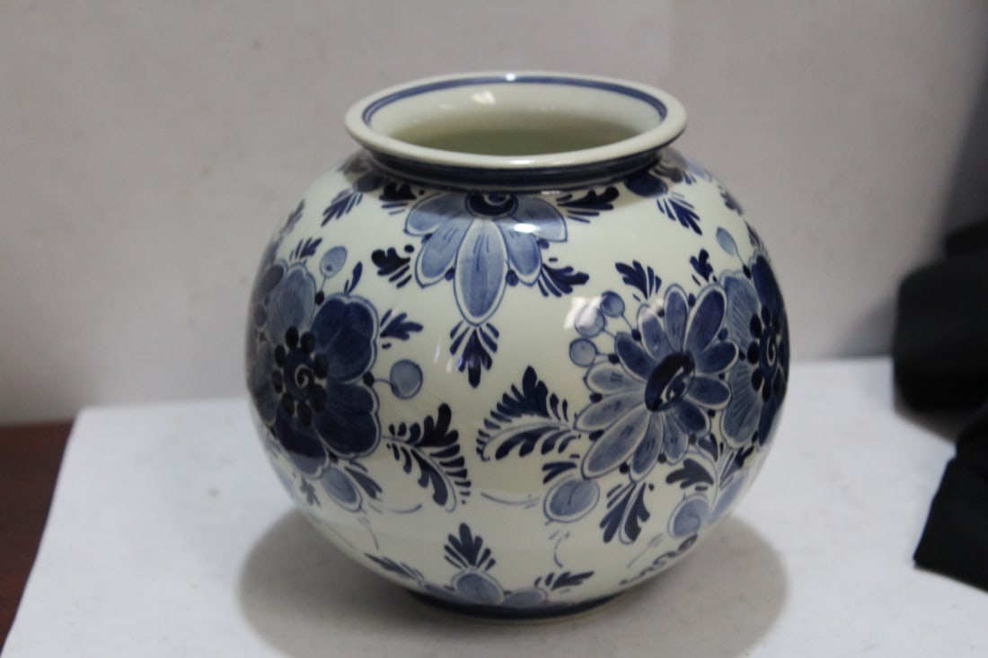 A Delft Jar - Regina 1015 - 3