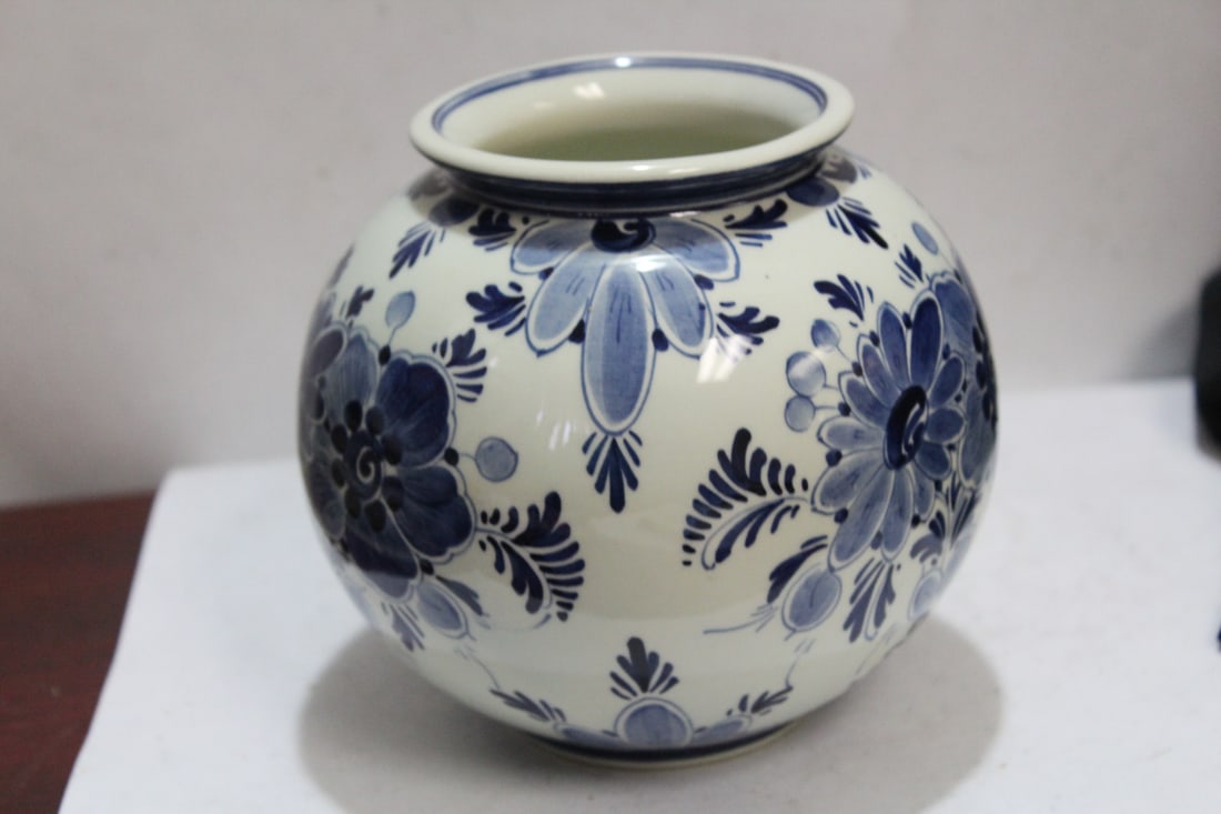 A Delft Jar - Regina 1015 - 4