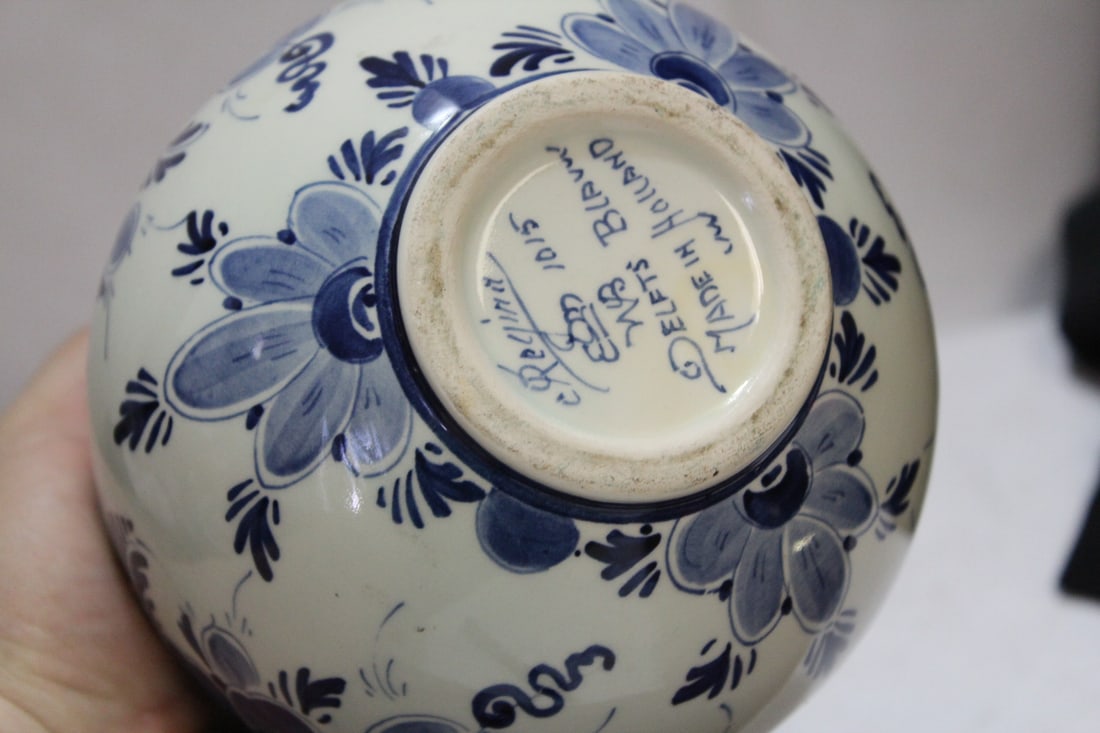 A Delft Jar - Regina 1015 - 6