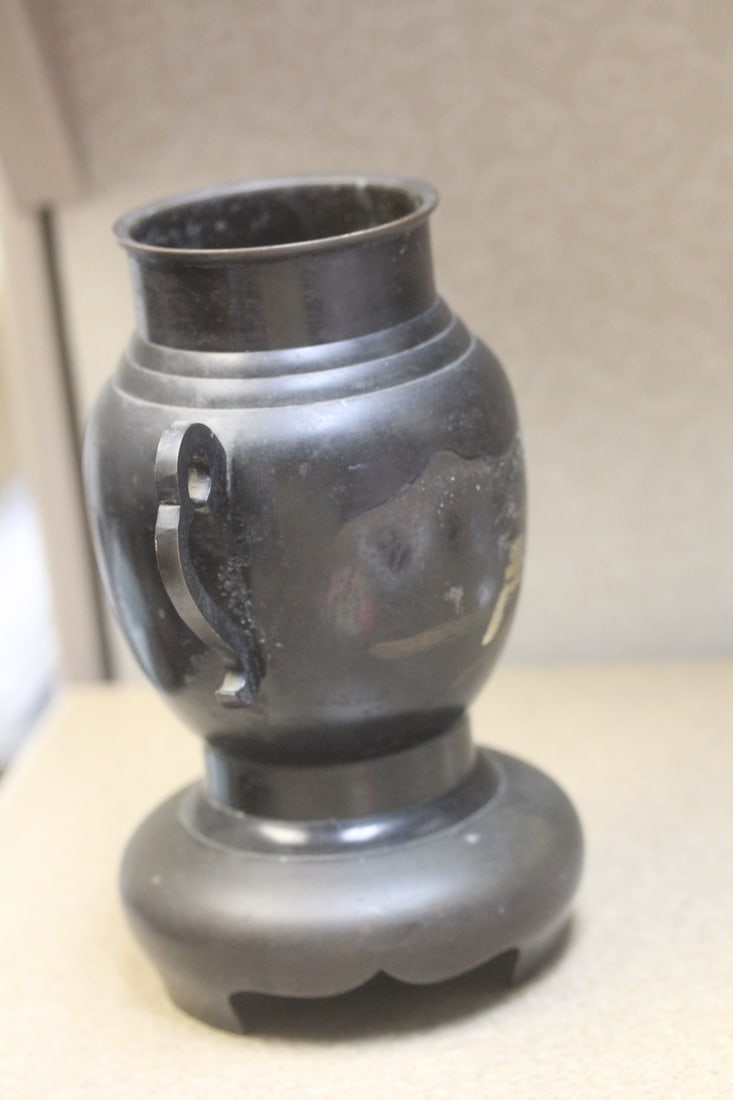 Japanese Vase on Stand - 4