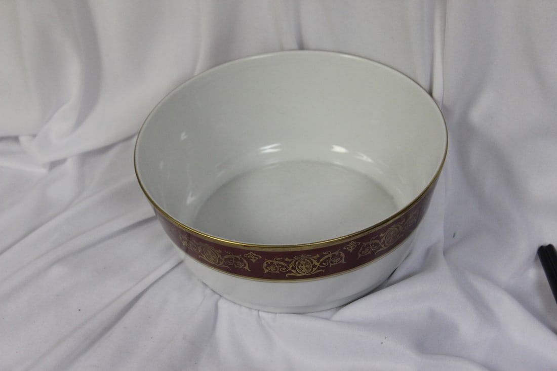 A Richelieu Large Porcelain Bowl - 4