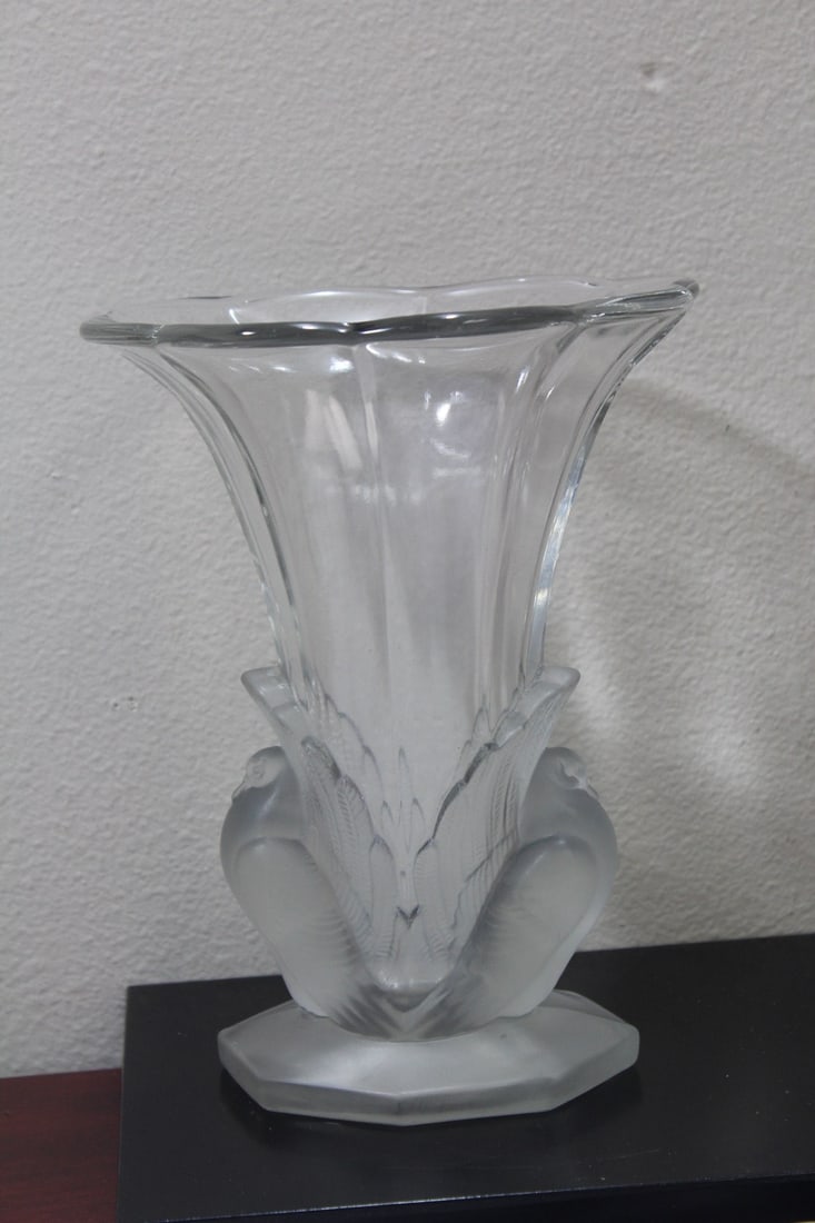 A Signed Tchecoslov Frost Glass Center Piece Vase - 4