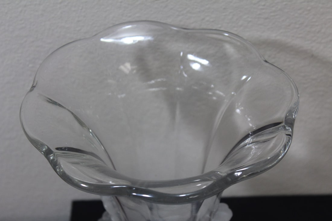 A Signed Tchecoslov Frost Glass Center Piece Vase - 5