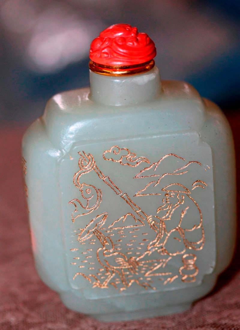Antique Chinese White Jade Snuff Bottle - 2