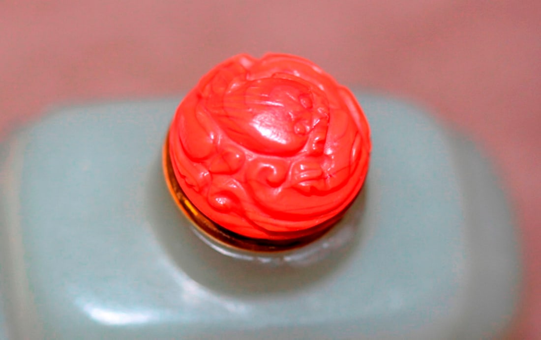 Antique Chinese White Jade Snuff Bottle - 5