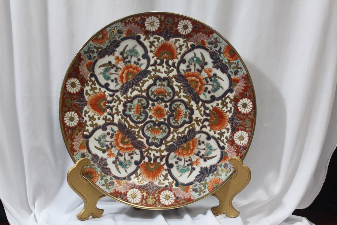 A Signed Chinese Charger: 10 1/2" in diameter