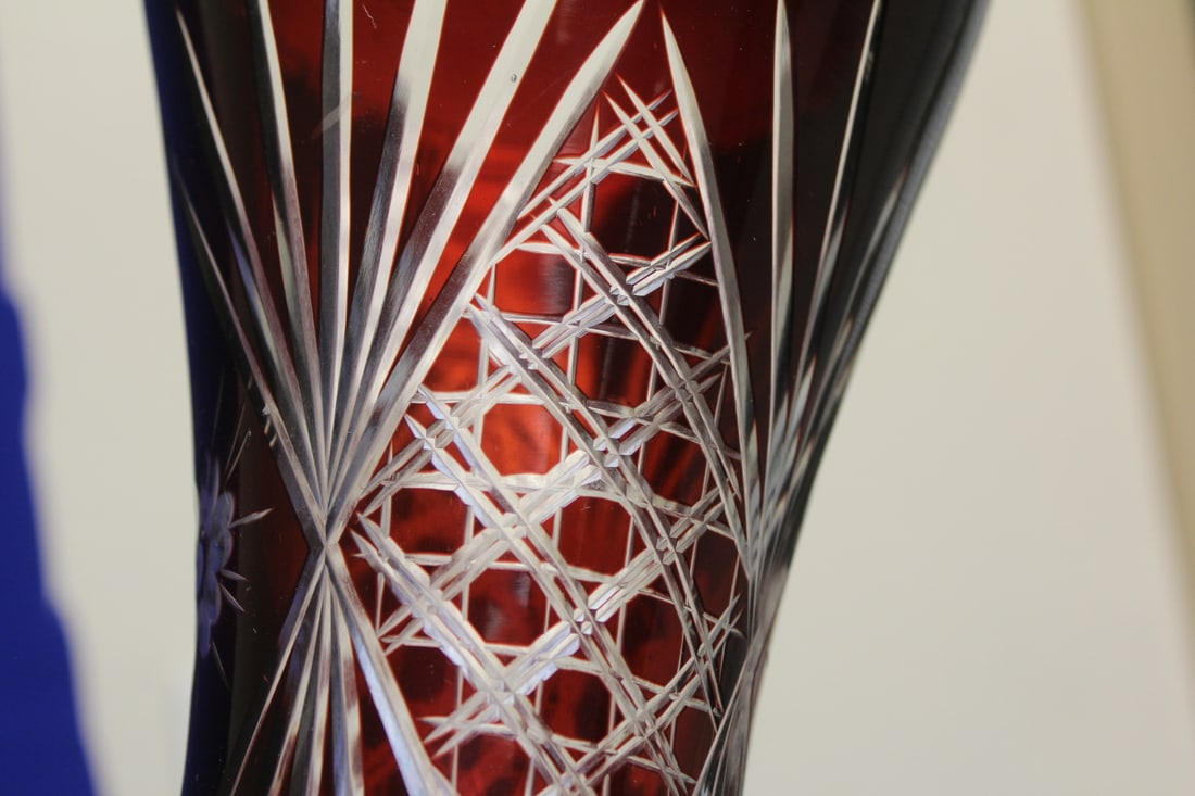 A Pair of Ruby Red Cut Glass Vases - 3