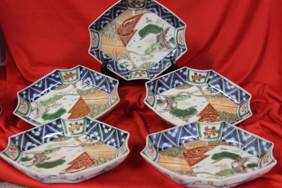 Set of 5 Japanese Imari Dishes: 19th Century - 6 1/2" across