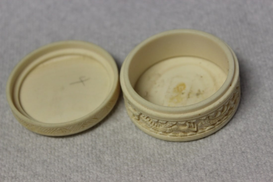 A Chinese Well Carved Bone Trinket or Pill Box - 7