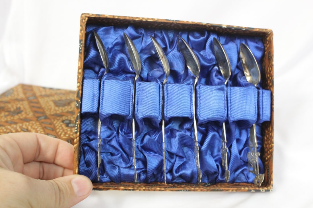 Set of 6 Silverplated Spoons - 2
