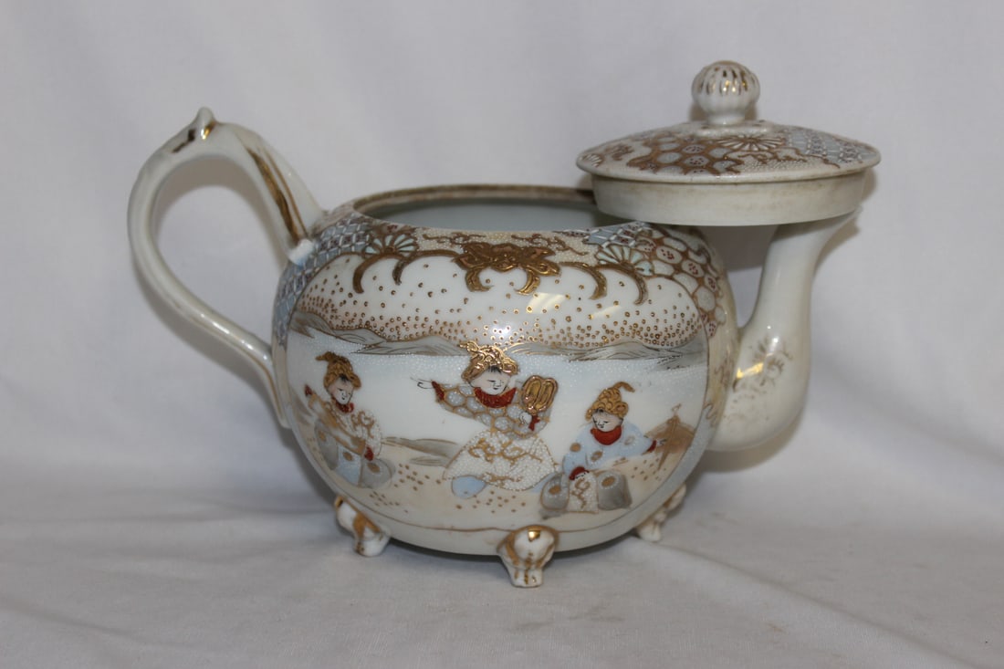 A Japanese Artist Signed Teapot - 3