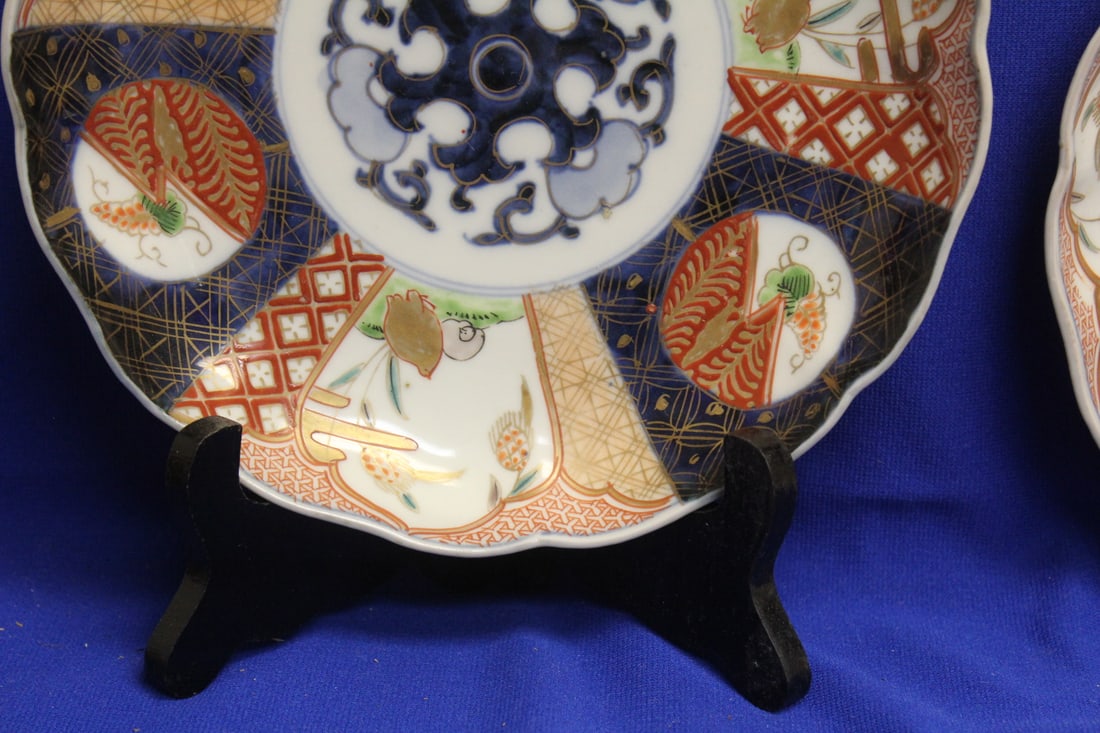 Set of 2 Japanese Imari Plates - 2