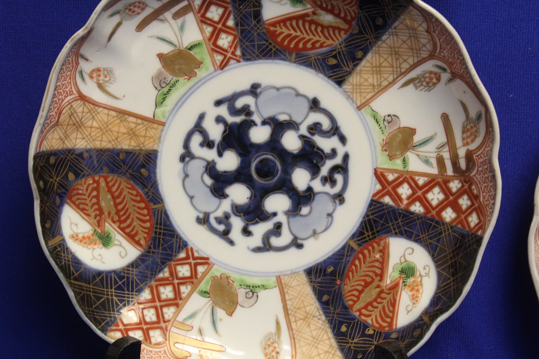 Set of 2 Japanese Imari Plates - 3