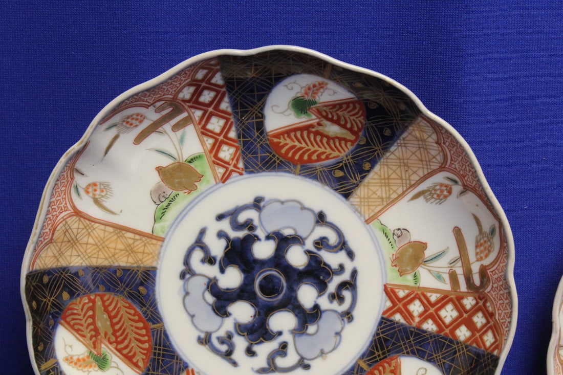 Set of 2 Japanese Imari Plates - 4