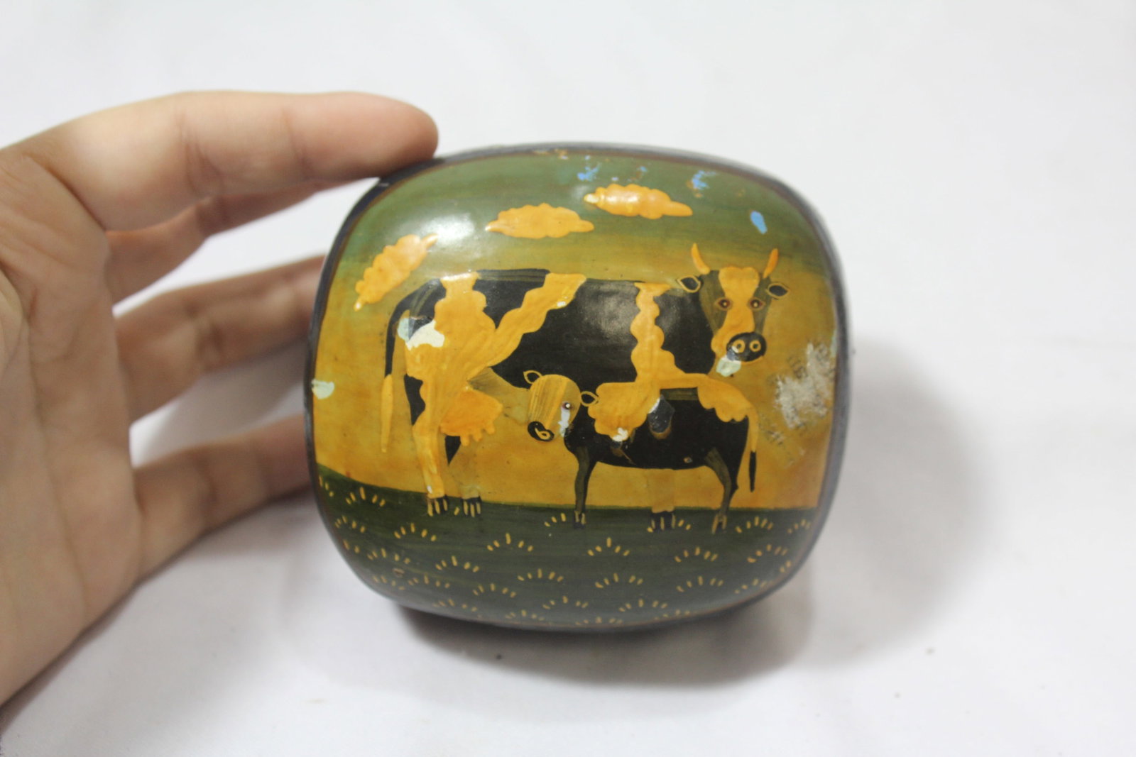 An Indian Lacquer Box: 3 3/8" across