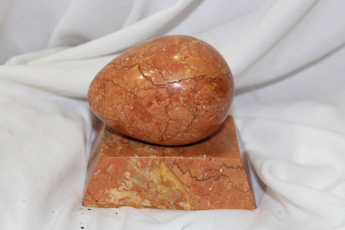 A Gemstone Egg on Stand: 3 1/2" long