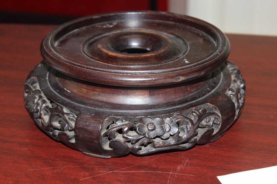 A Very Ornate Chinese Vase Stand - 3