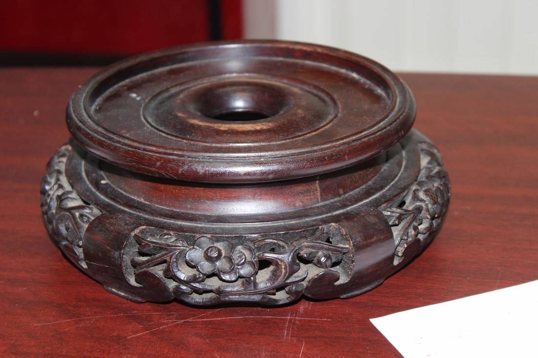 A Very Ornate Chinese Vase Stand - 6