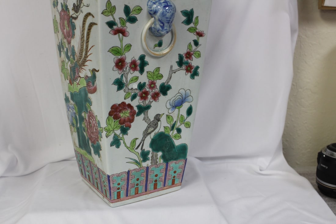 A Chinese Famille Rose? Vase - 5