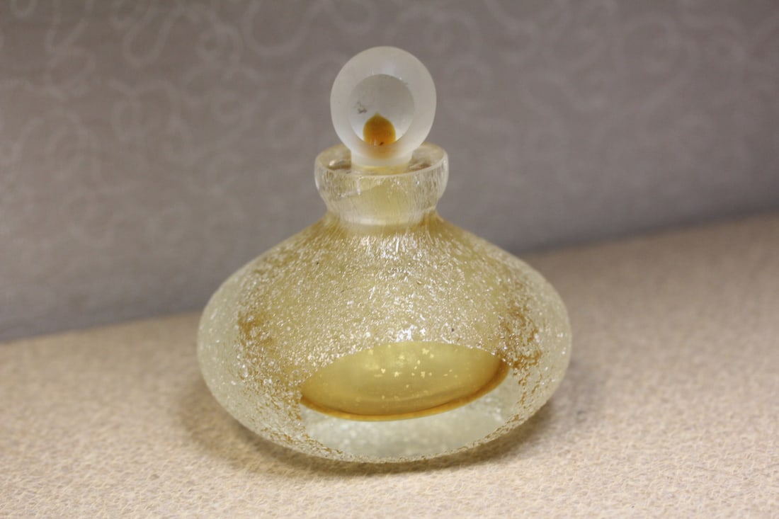 Artglass Perfume Bottle: please note: minor bruises - 4 1/4" tall