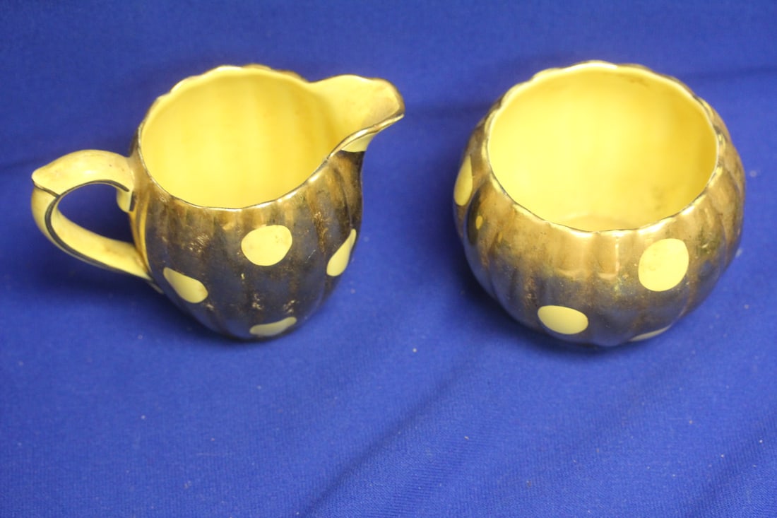 A Retro Gibsons Ceramic Cream and Sugar Container - 2