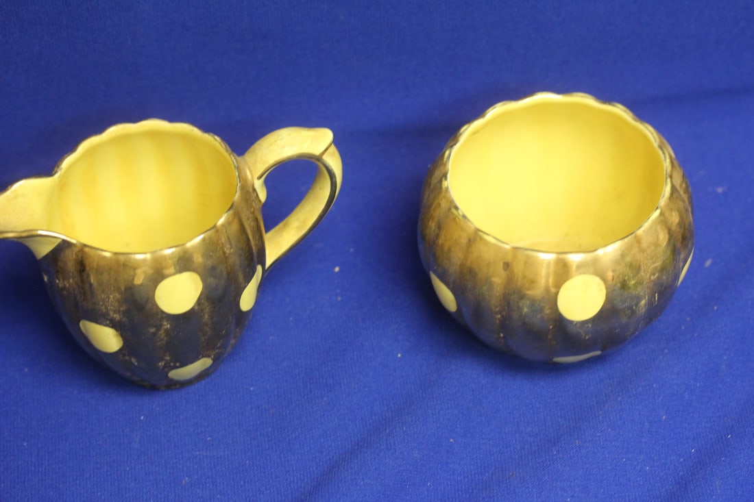 A Retro Gibsons Ceramic Cream and Sugar Container - 3