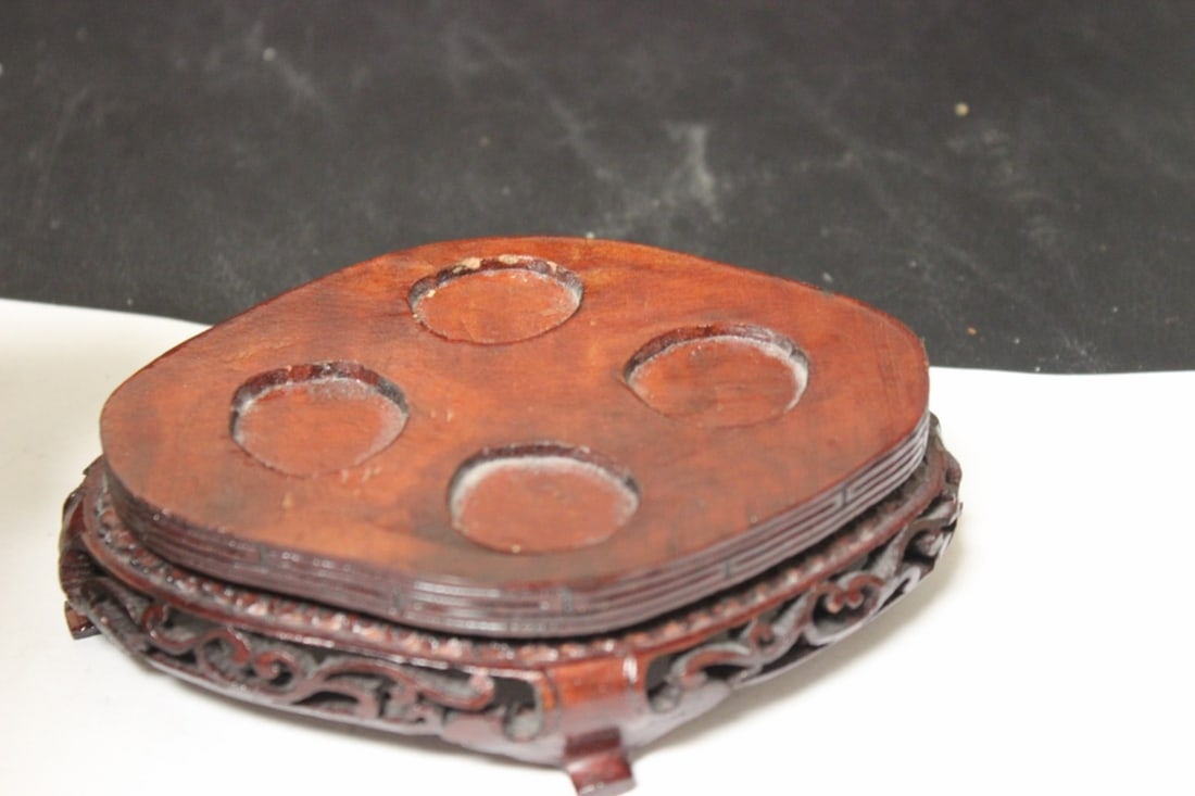A Chinese Very Well Carved Jade Urn - 15