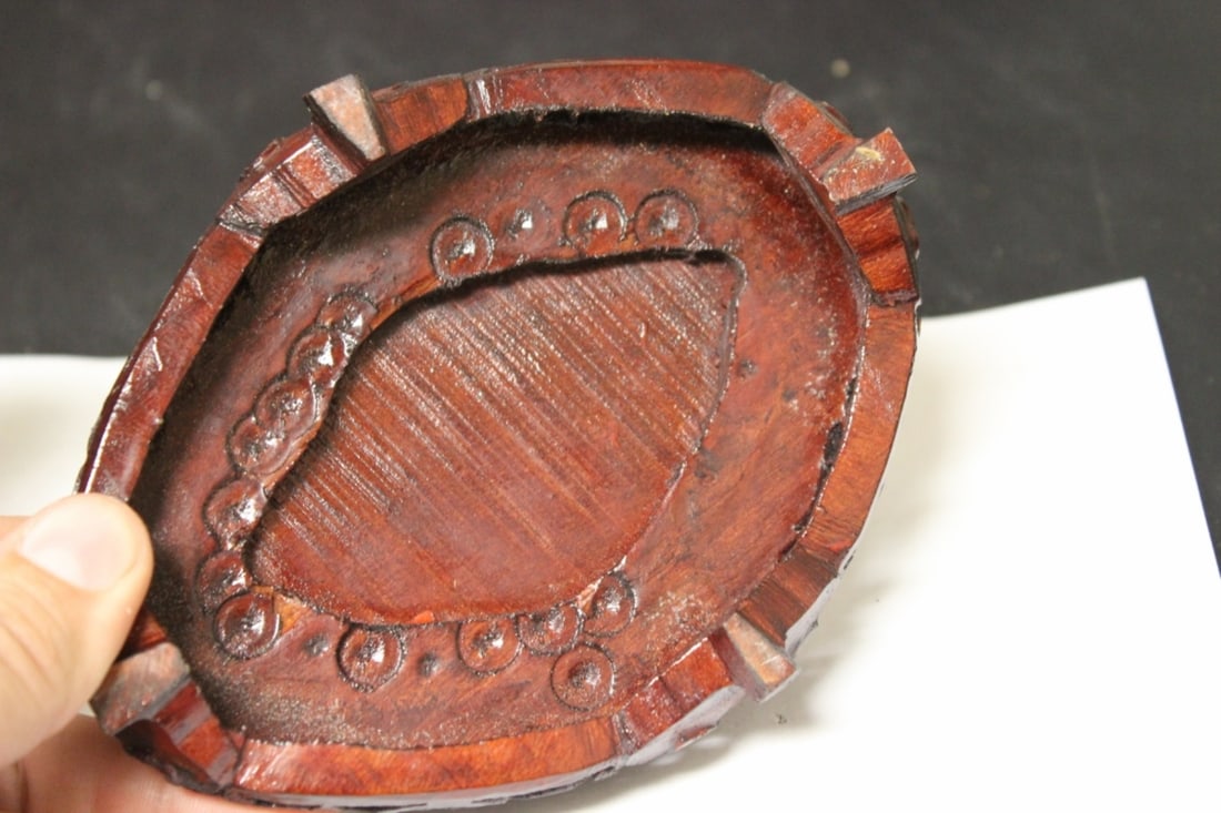 A Chinese Very Well Carved Jade Urn - 17