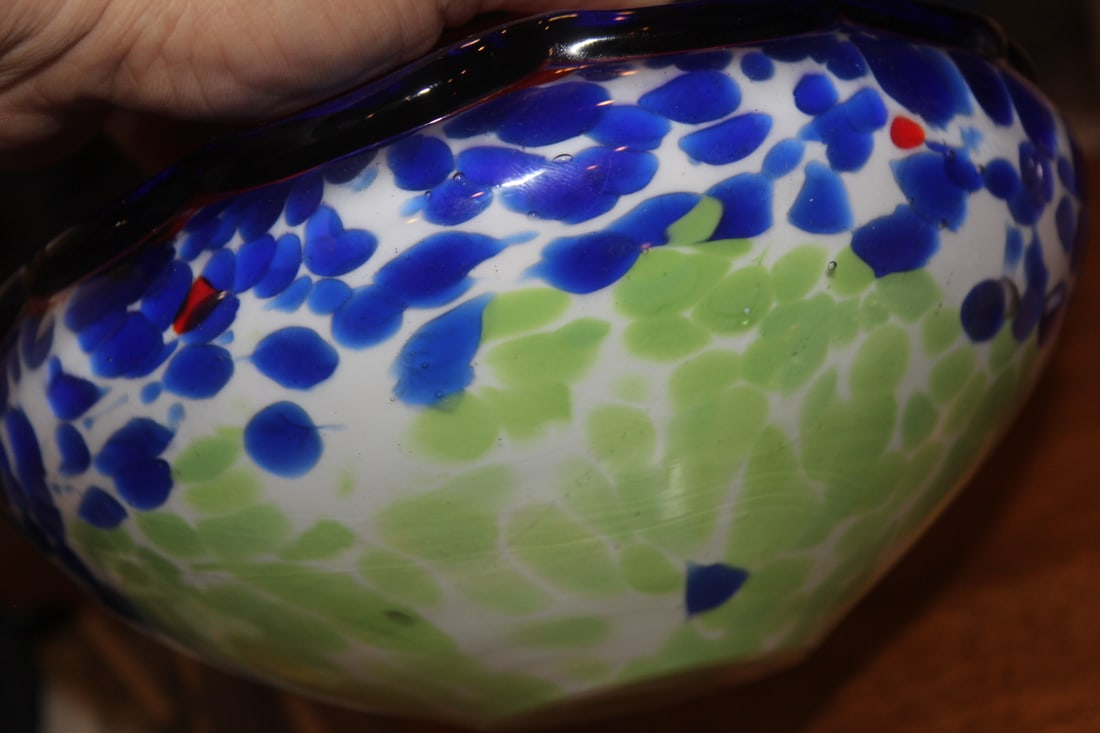 Beautiful Art Glass Bowl - 2