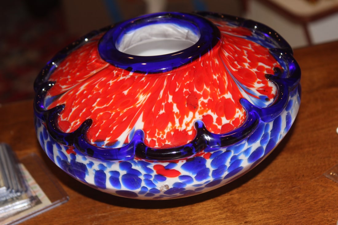 Beautiful Art Glass Bowl - 3