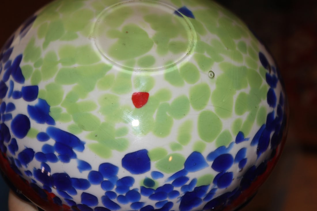 Beautiful Art Glass Bowl - 5