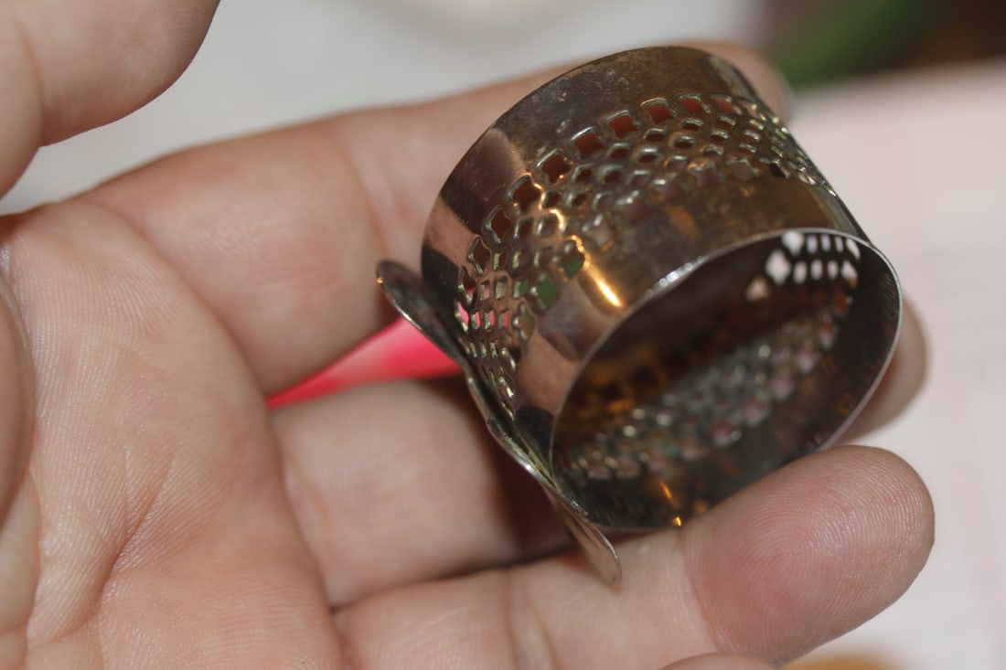 Set of 6 Bowtie Form Napkin Rings - 3