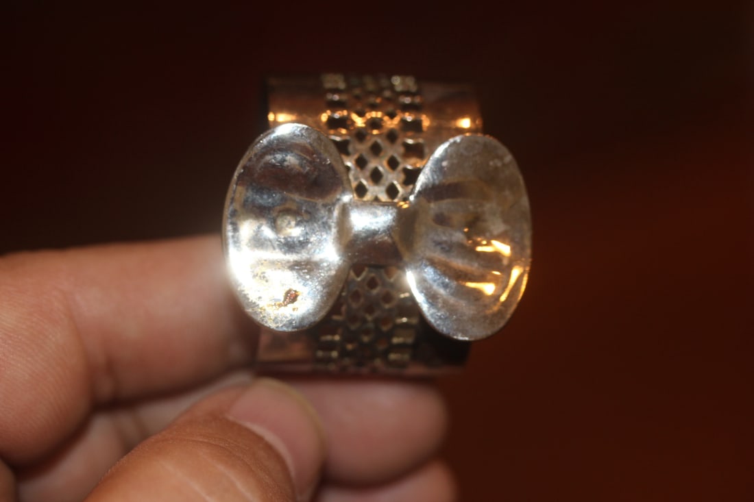 Set of 6 Bowtie Form Napkin Rings - 5