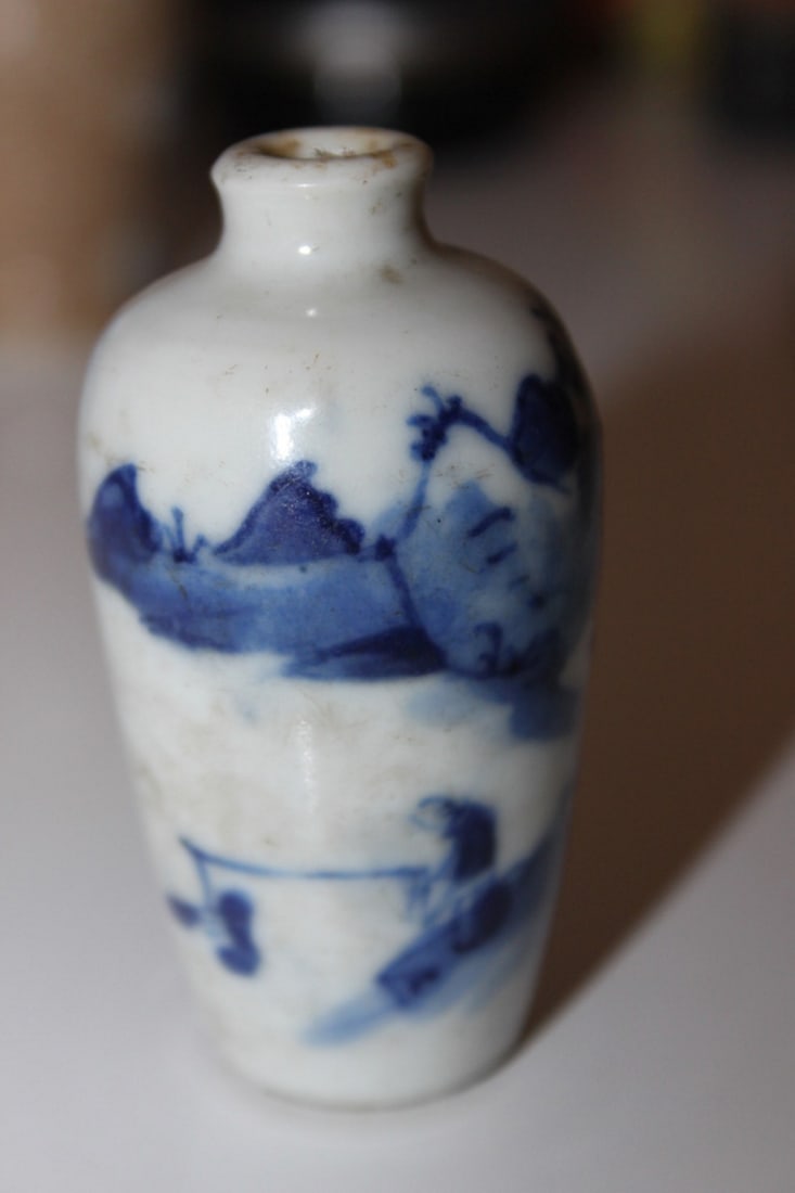 Antique Chinese Porcelain Snuff Bottle - 2