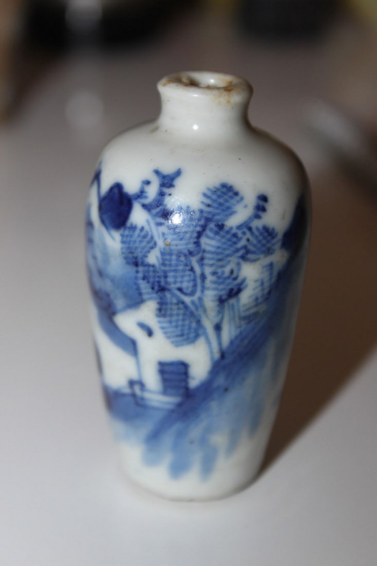 Antique Chinese Porcelain Snuff Bottle - 5