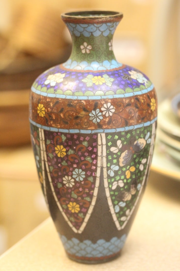 Antique Japanese Cloisonne Vase: Ginbari setting - 7 1/4" tall