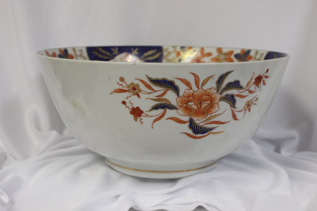 A Large Porcelain Center Bowl - 2
