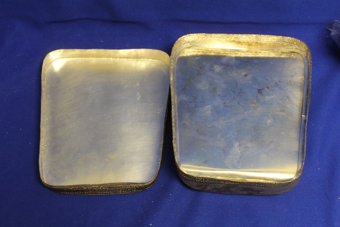 A Vintage Chinese Porcelain and Metal Box - 2