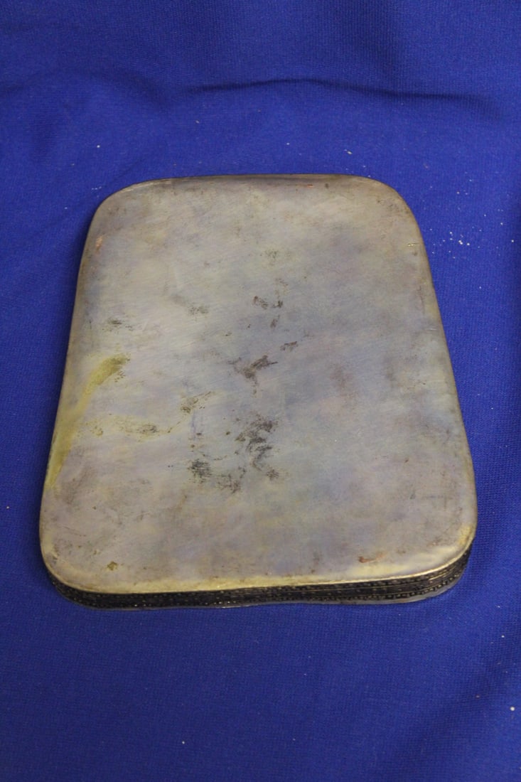 A Vintage Chinese Porcelain and Metal Box - 3