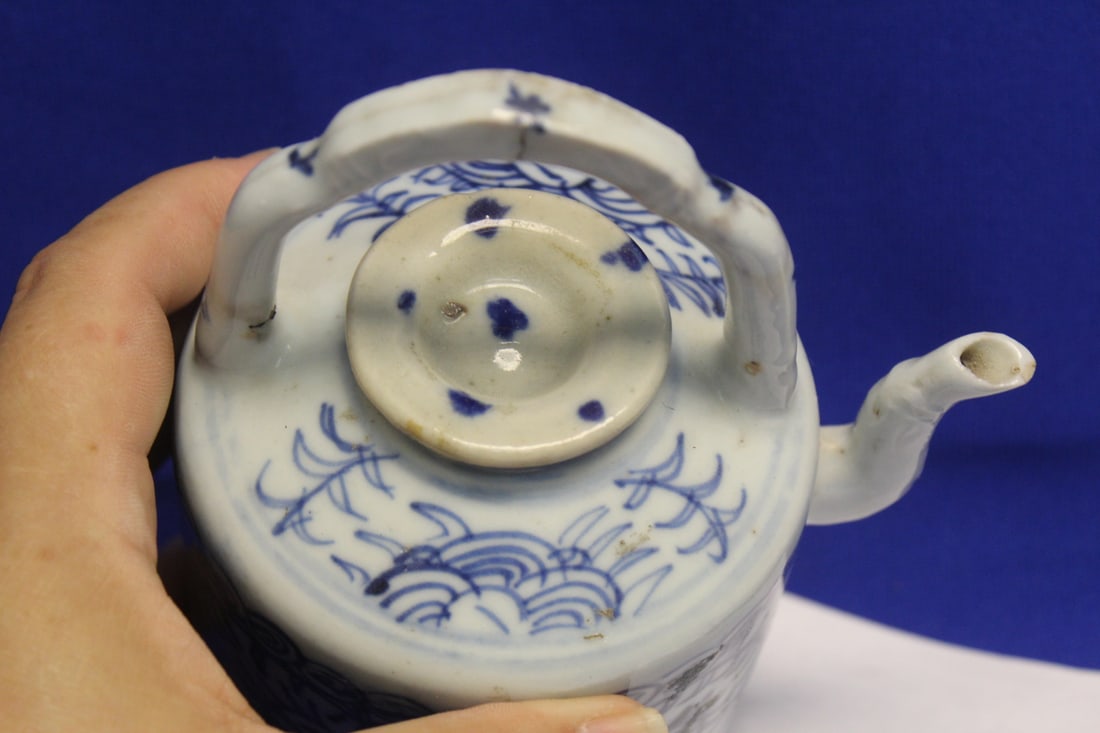 A Chinese Blue and White Teapot - 5