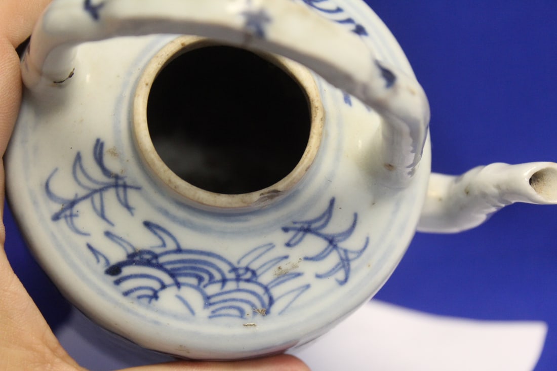 A Chinese Blue and White Teapot - 7