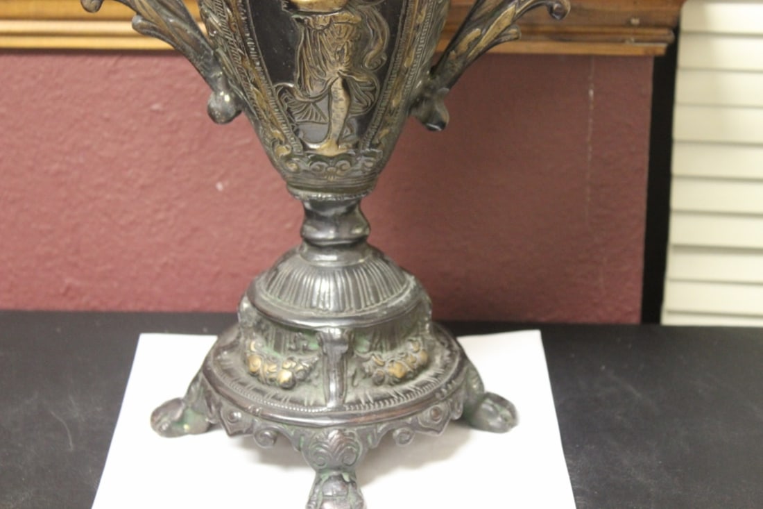 An Art Nouveau Bronze Vase - 4