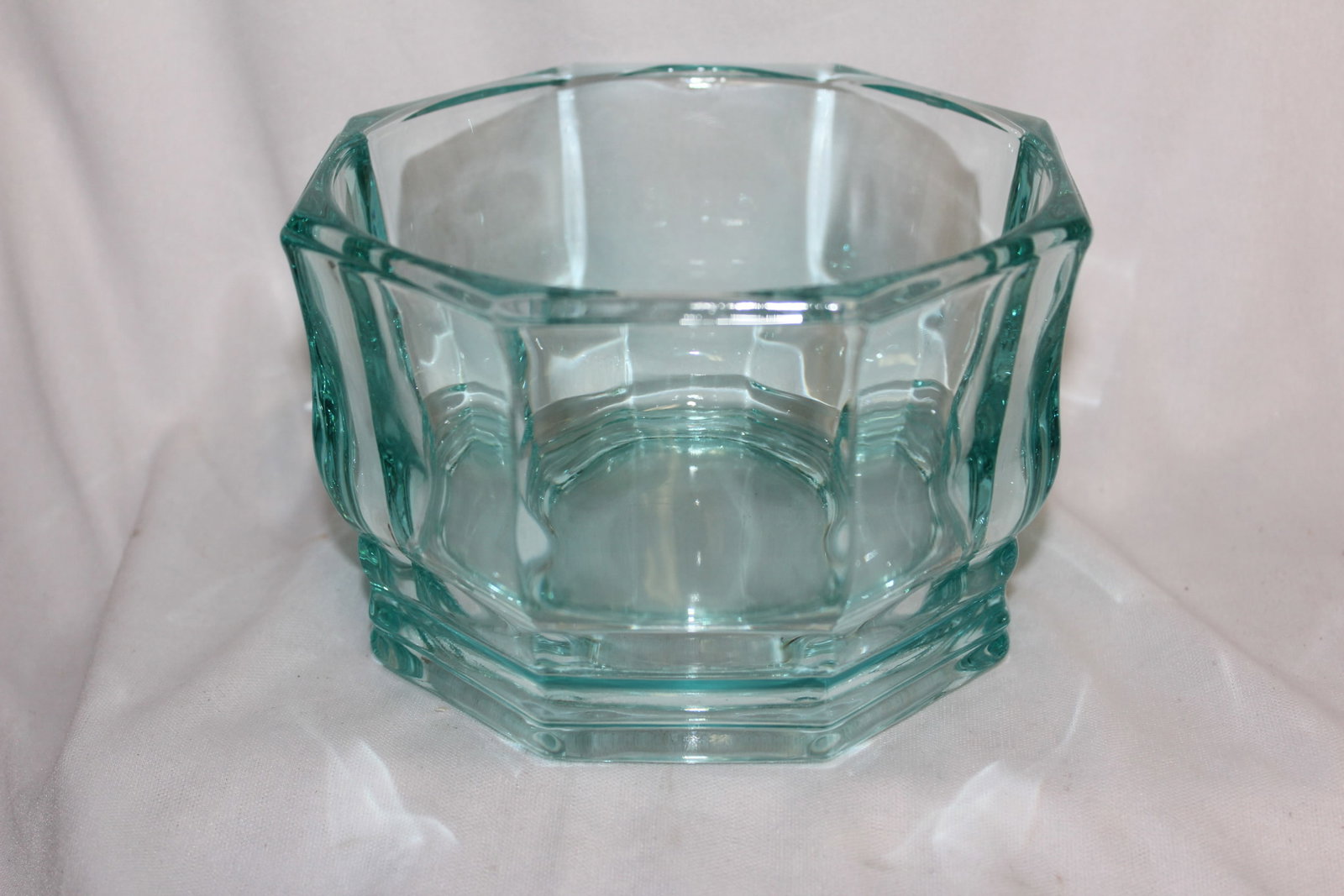 A Teal Colour Glass Bowl: 5 3/4" in diameter